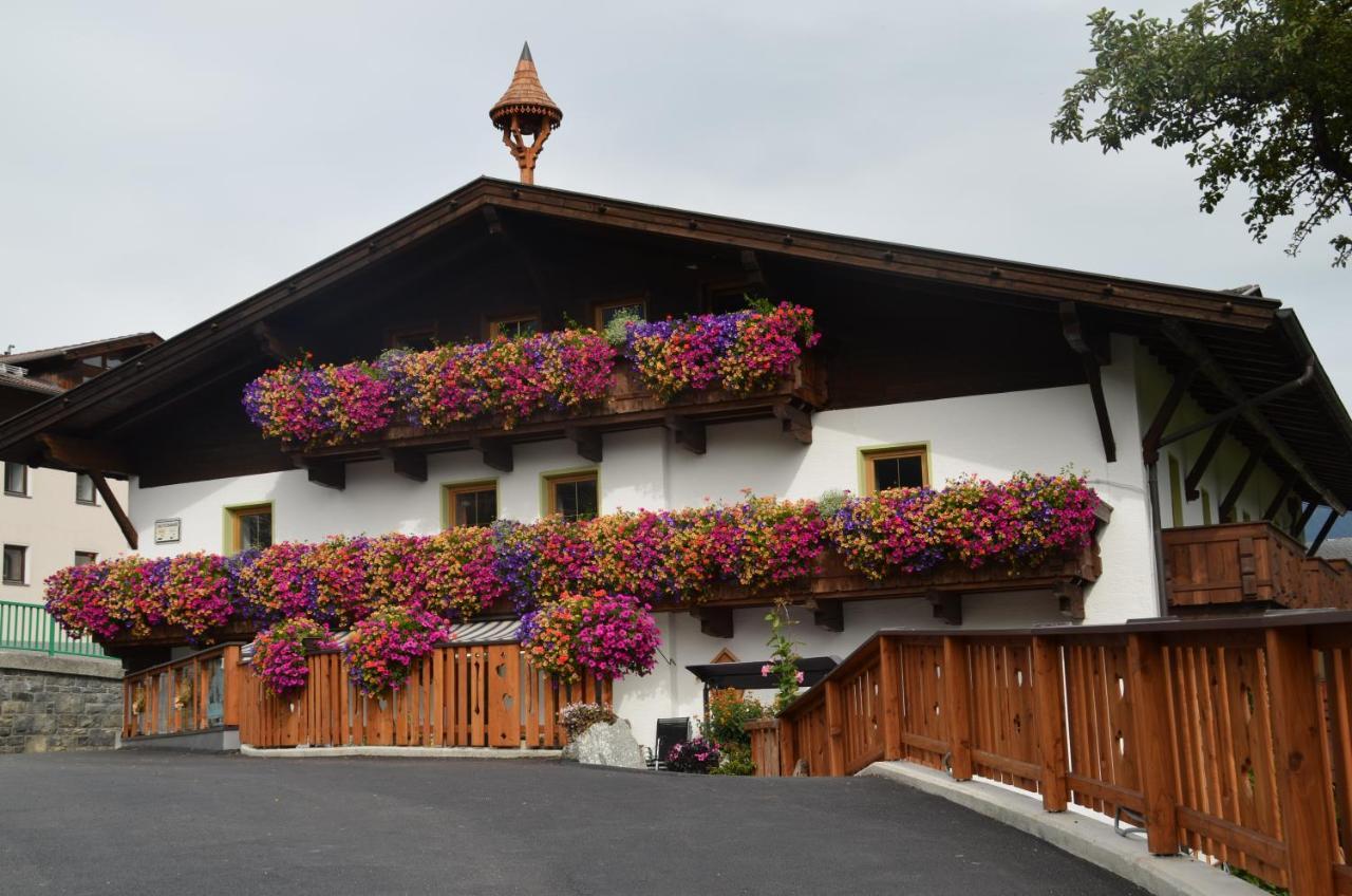 Pension Kirchbrugger Telfes im Stubai Exterior photo
