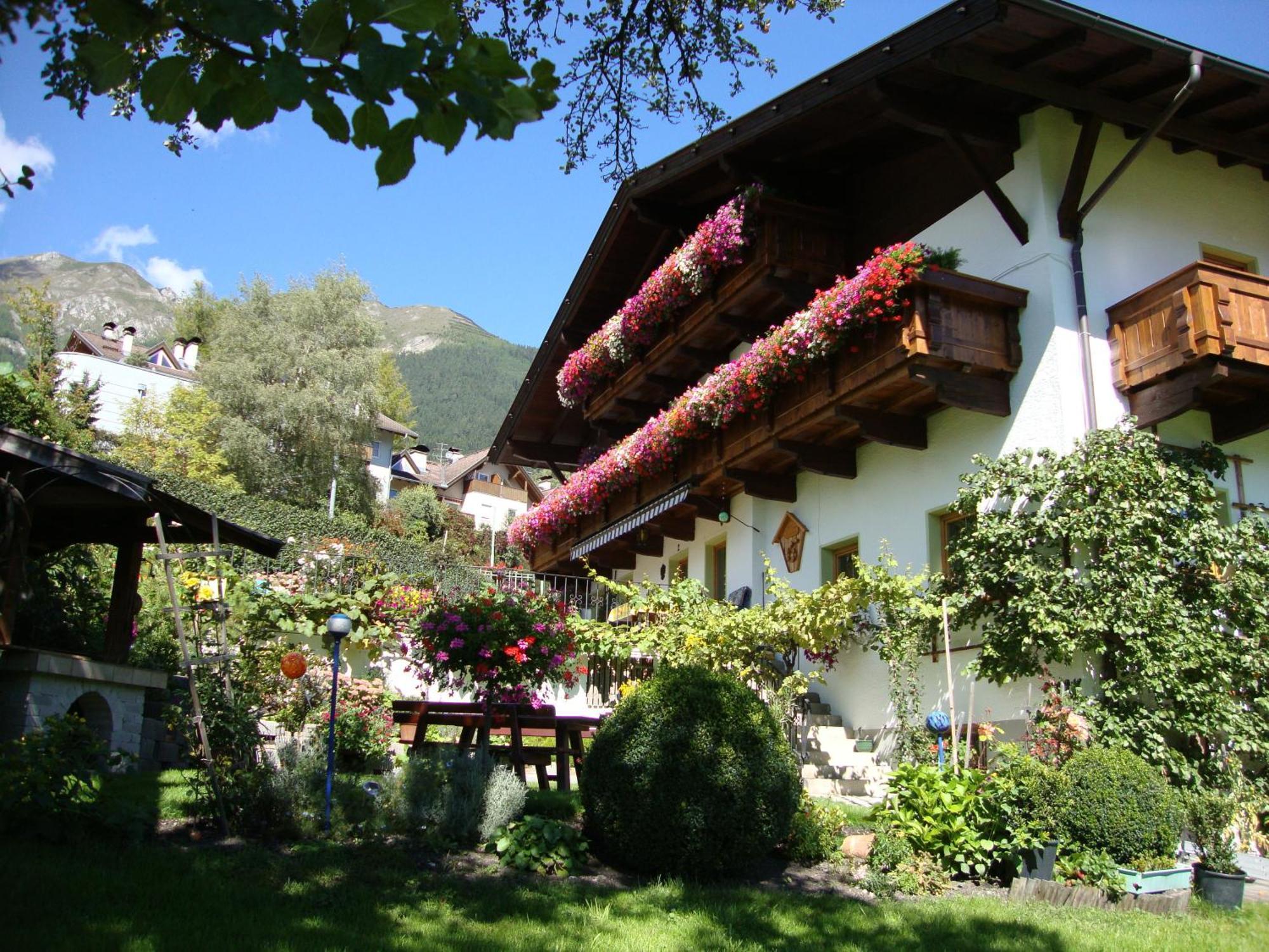 Pension Kirchbrugger Telfes im Stubai Exterior photo